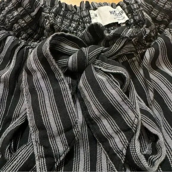 Hollister Black and Gray Ultra High Rise Paperbag Shorts w Pockets - Size Medium - Picture 5 of 5